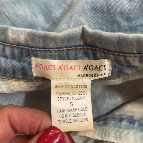 a’gaci blue and white high low button down shirt with rolled sleeves. Small - Picture 7 of 7